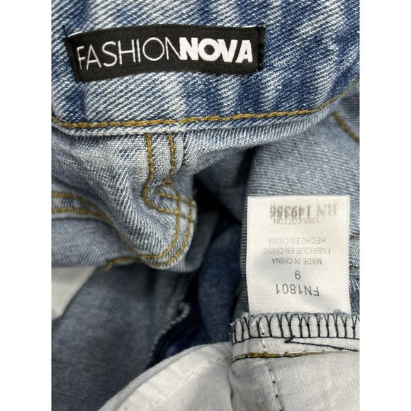 Fashion Nova High Rise Boyfriend Jeans Distressed Frayed Hem Light Wash Size 9 - Picture 10 of 11